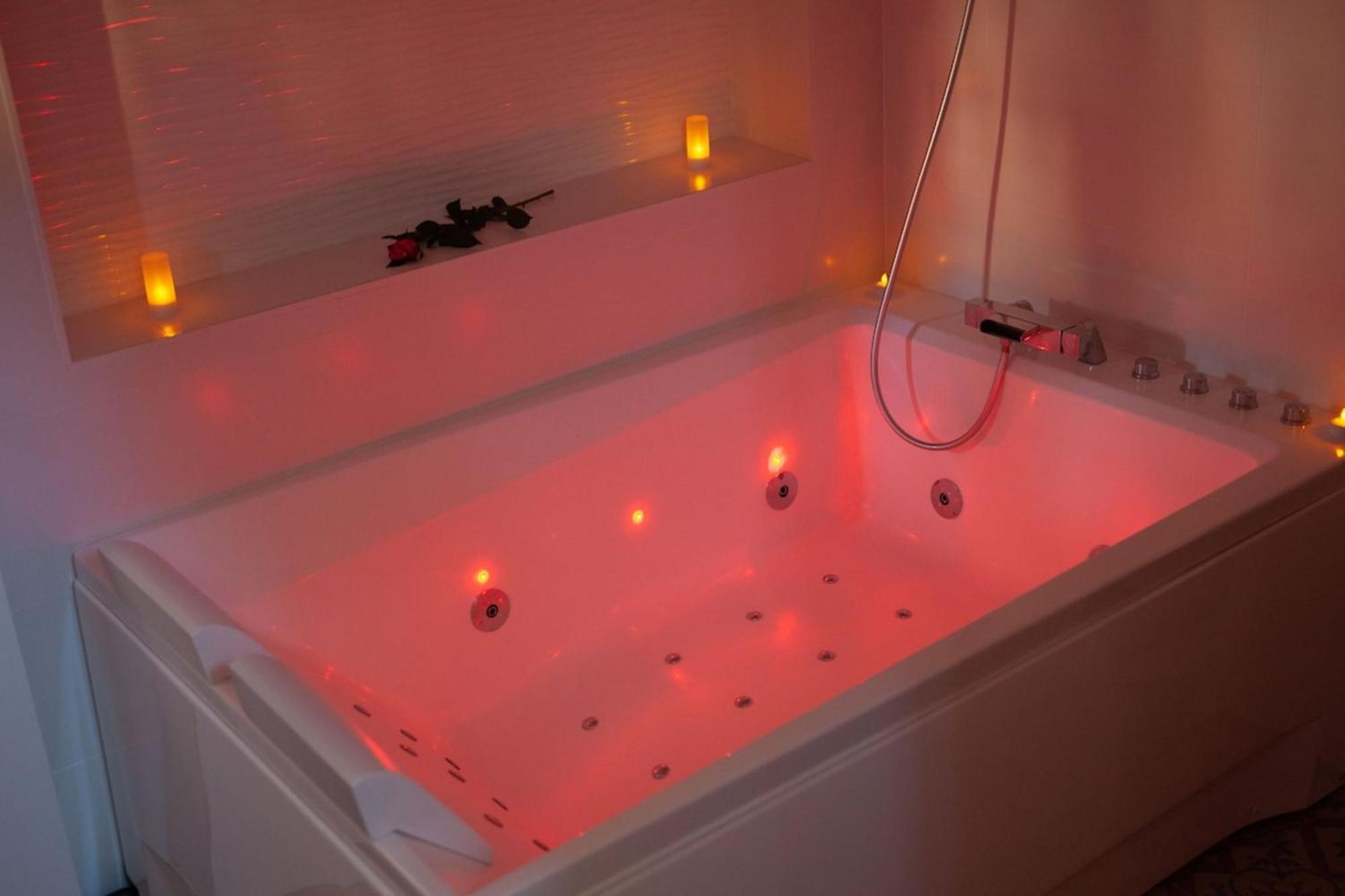 Dark Room Perpignan Aux 50 Nuances Jacuzzi Prive Villeneuve-de-la-Raho Kültér fotó